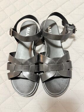 MIA Black Leather Woven Strap Sandals